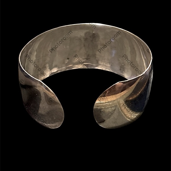 Vintage Etched Silver Cuff Bracelet for a petite wrist - new photo’s added - Picture 7 of 13